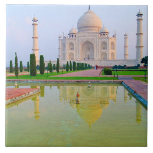 O tranquilo e pacífico Taj Mahal famoso mundialmen