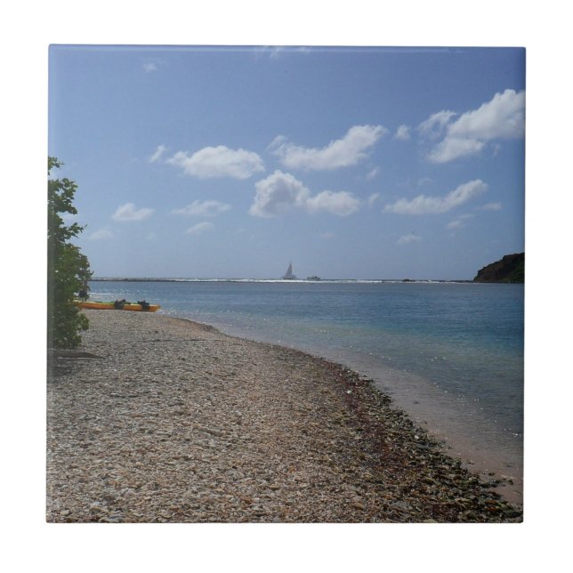 O veleiro à distância na Rua. (Frente)