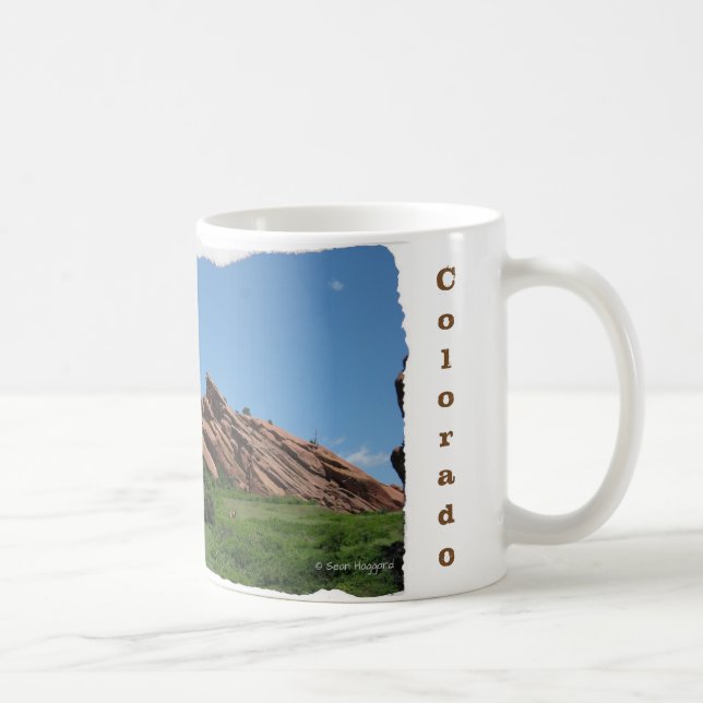 O vermelho balança a caneca de café de Colorado (Direita)