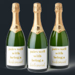 O Vinho Espumante De Bridesmaid É Minha Propósito<br><div class="desc">dama de mini vinho espumante da bridesmaid, dístico da garrafa de vinho de proposta da bridesmaid, adesivos da garrafa de presente da bridesmaid, pares bem com deveres da damada de honra, boneca da festa de solteira da ponte, você será minha dama de honra, etiqueta de vinho espumante da ponte, uma...</div>