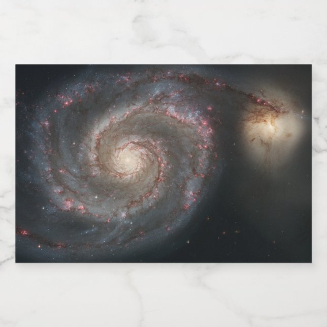 O Whirlpool Galaxy M51 e Companion no espaço (Rótulo Único)