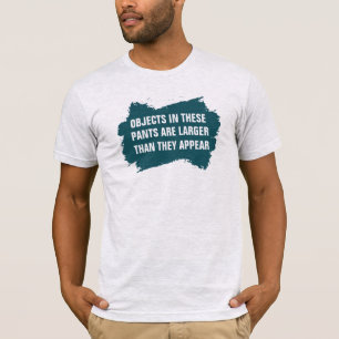 Objeto nas Calças Maior que Aparece Camiseta - Eng