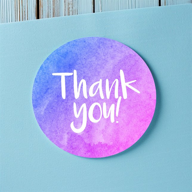 Obrigado adesivo brilhante aquarela (Round thank-you sticker with a blue and purple watercolor gradient and handwritten-style white text.)