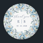 Obrigado azul-floral de castigo  seu imã<br><div class="desc">"Fundo branco,  com uma cor azul-d'água brilhante,  coroa floral. Personalize e adicione seus nomes e a data.</div>