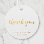 Obrigado Simple Gold Foil Casamento<br><div class="desc">Etiquetas de favorecimento básicas, mas elegantes, que incluem um simples design com a mensagem, "obrigado você" em uma letra de script, e seu nome e data em uma fonte serif. Todos os design estão em folha de ouro real sobre fundo branco. Essas etiquetas de na moda e chic são perfeitas...</div>