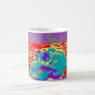 Obtenha a caneca de café esperta do crânio