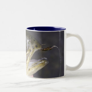 Obtenha enganchado na pesca com mosca - caneca de