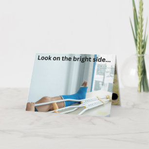 obtenha logo um cartão para o osso partido