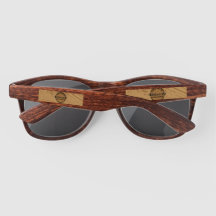 óculos escuros com o logótipo StickeerCO