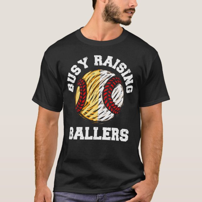Ocupada Criando Craques Camiseta Divertida de Beis (Frente)