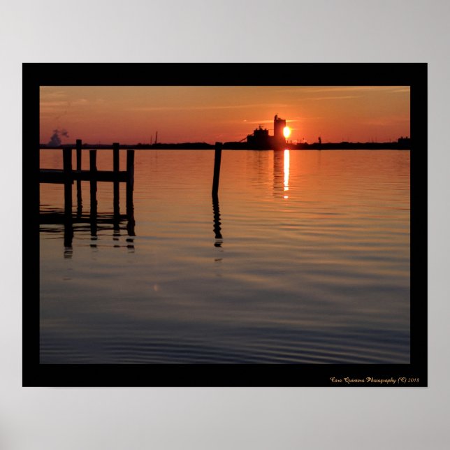 Old Road Bay Sunset Poster (Frente)