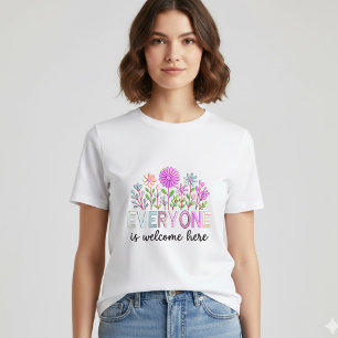 Olhar de Bordado Floral Pastel Camiseta Inclusiv