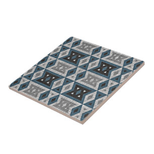 Olhar étnico ecléctico do preto das cinzas azuis