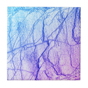 Olhar para o Mármaco Roxo de Duas Toneladas