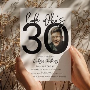 Olhe quem está com 30 Convite de Aniversário de