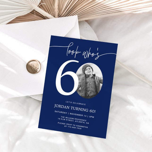 Olhe Quem Faz 60 | Convite de Aniversário de 60 an (Criador carregado)