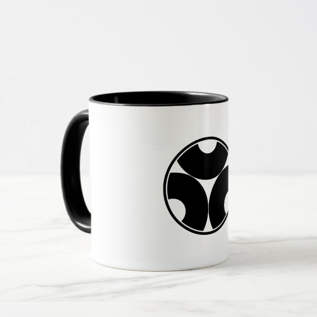 Olhos de cobra, riscados, na caneca de café com an (Frente Esquerda)