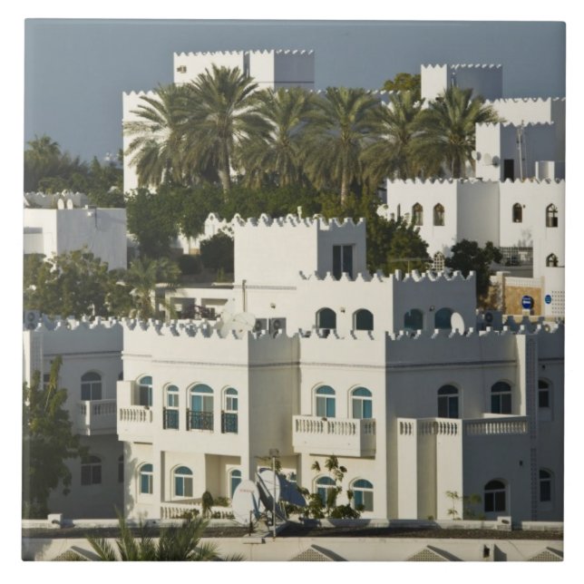 Omã, Mascate, Qurm. Edifícios da Área de Qurm / (Frente)