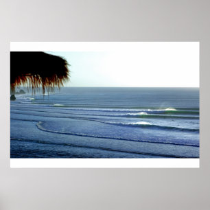 Ondas surfando que quebram no poster de Bali