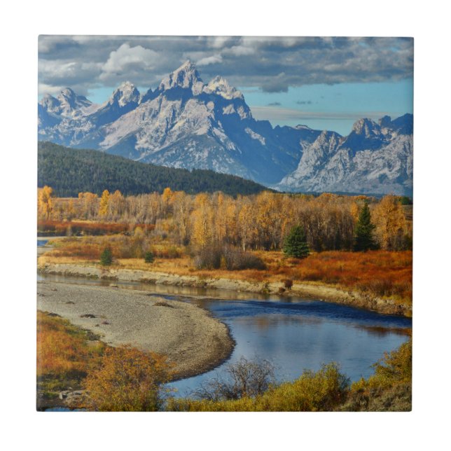 Opinião grande do rio das montanhas de Teton no (Frente)