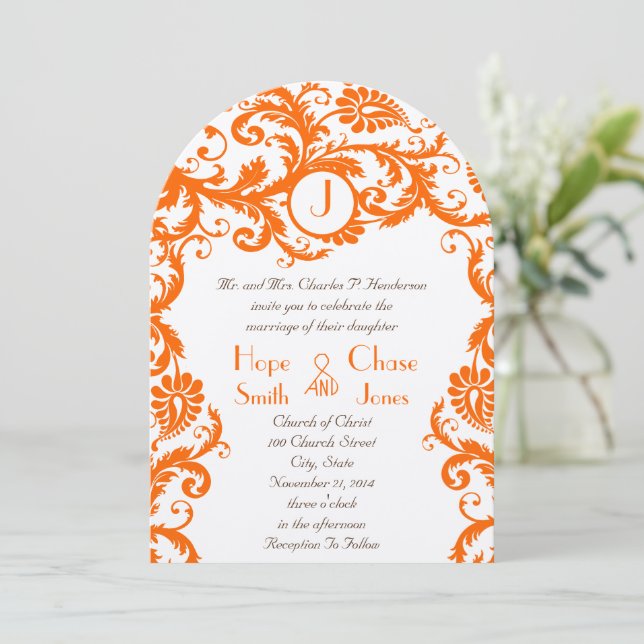 Orange Damask Coral Monograma Convite de Casamento (Em pé/Frente)