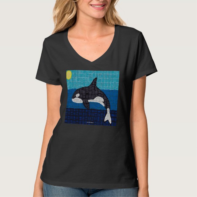 Orca (vívida) - Camiseta Feminina com Decote em V (Frente)