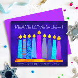 Orçamento Chanucá Vela Paz Amor Cartão Azul Claro<br><div class="desc">"Paz, amor e luz." Uma ilustração lúdica, moderna e artística das velas de padrão de feto em uma menorah ajuda você a lançar no feriado de Chanucá. Velas azuis cortadas com padrões coloridos de folha de alumínio sobrepõem um rico fundo azul-texturizado. Folha de diamante roxo, rosa-quente, escura, num fundo azul...</div>