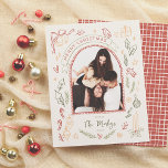 Orçamento de Fotografia de Portas de Natal Retro W<br><div class="desc">Capturar a magia do feriado com este encantador cartão com fotos do orçamento de Natal! Apresentando uma foto em forma de arco moldada por uma borda desenhada à mão, ela adiciona um toque de vintage divertido à foto da sua família. Uma fita rolando com "Feliz Natal" fica no topo, cercada...</div>