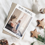 Orçamento Moderno Deco Feliz Feriado de Natal<br><div class="desc">Um design moderno, mas festivo, com uma reviravolta de arte deco. Estes cartões de Natal de orçamento apresentam sua foto favorita no palco central com a tipografia minimalista inspirada em deco no topo dizendo "natal alegre". Por baixo da foto, à esquerda está seu nome familiar em letras clássicas de serifa,...</div>