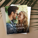 Orçamento Moderno M Foto Vertical Chic Salvar Data<br><div class="desc">** SATIN PAPER É PAPEL FINO. ATUALIZE O PAPEL PARA OBTER UM PAPEL MAIS ESPESADO. TEM UMA OPÇÃO PARA ENVELOPES. *** Economize dinheiro em convites com este convite menor que tem uma opção para envelopes. Prepare seus convidados para o maravilhoso casamento com seu moderno M Photo Vertical Chic Salve os...</div>