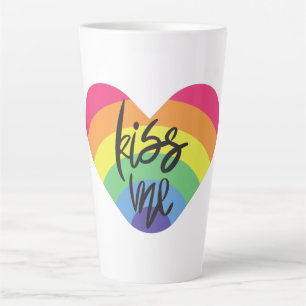 Orgulho, beije-me. O amor é justo. Caneca para caf