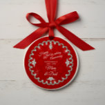 Ornamento 40º Aniversário Vermelho Foto Keepsasakê<br><div class="desc">Mantenha a mãe e o Pai a servir como um lembrete diário deste importante marco. Este design de ouro vermelho e diamantes falsos no aniversário de 40 anos de casamento é perfeitamente adequado para esta ocasião. Basta adicionar detalhes, nomes e fotos de volta para criar uma manutenção que eles podem...</div>