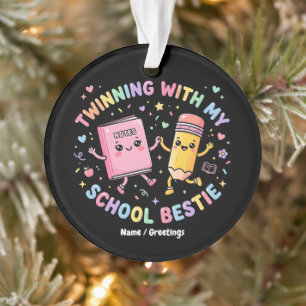 Ornamento Amizade de Gêmeas da Escola Kawaii