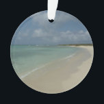 Ornamento Aruban Beach II Linda cena natural<br><div class="desc">Às vezes você só quer sair para um lugar quente e tropical, e esta imagem resume a experiência. Esta cena tropical mostra a praia de areia branca de Aruba. Veja na nossa loja fotos mais bonitas de praias de Caribe perfeitas. Esta imagem também é apresentada como o wallpaper widescreen "Aruban...</div>