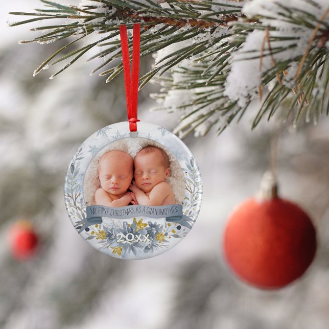 Ornamento Avó Primeiro Natal Foto Dourada Floral Azul (Criador carregado)
