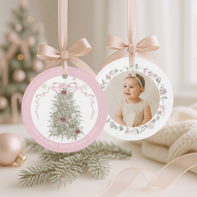 Ornamento Baby Girl Pink First Christmas Photo (Criador carregado)