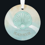 Ornamento Beach House Clam Shell Aqua Blue ID623<br><div class="desc">Este design de ornamento acrílico nas cores suaves do mar e da areia permite que você adicione facilmente seu próprio nome e texto usando o modelo fornecido. A simples imagem da concha de moluscos em um fundo angustiado e aquoso é realçada por um sotaque de onda em aqua e branco....</div>