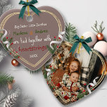 Ornamento Big Sister Little Brother Love Cote Foto Personali<br><div class="desc">Celebrar o amor irmão com este ornamento em forma de coração que apresenta um quadro de ouro enfeitado com holly, pinheiro e fitas para um toque festivo. A frente mostra sua foto memorável, enquanto a parte de trás exibe uma frase de irmã e irmão mais sentida sobre um fundo castanho...</div>