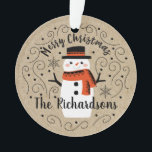 Ornamento Bonito Snowman de inverno<br><div class="desc">Um bonitinho bonitinho bonitinho de Natal com as palavras Feliz Natal decora este ornamento. Personalize-o com o seu nome de família. Um sotaque divertido para o Natal. Projetado para você pelo Blackberry Boulevard.</div>