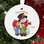 Ornamento Brinquedos de Natal bonitos com a Sra. Snowman Acr<br><div class="desc">Personalize este ornamento de feriado acrílico com seu próprio encontro e outro texto frente e verso. Imagem nostálgica de querido de dois dedos fofos (garoto,  menina) abraçando a Sra. SnowLady. Veja também outros ornamentos e itens nesta coleção de design.</div>