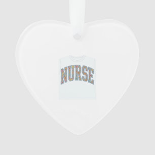 Ornamento Camisa de Enfermeira com Letras de Floral Varsity 