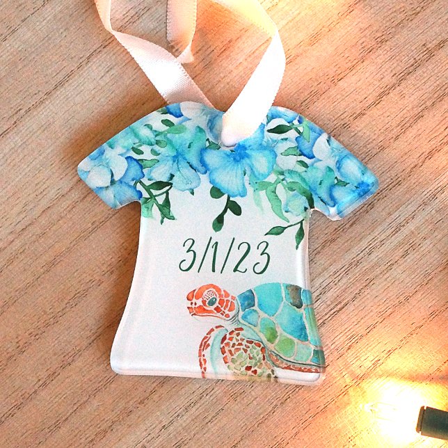Ornamento Casamento de Tartarugas Tropicais de Camisas Havai (Blue Tropical Wedding Keepsake Christmas Ornament, Sea Turtle, Blue Hibiscus Flowers, Hawaiian Shirt)
