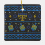 ornamento cerâmico de Hanukkah<br><div class="desc">Feliz Hanukkah Judaism Hebraico Judeus hanukkah,  judeu,  jedesejo,  natal,  chanukah,  feriado,  engraçado,  jew,  feliz hanukkah,  menorah,  sonho,  chanukkah,  israel,  hebrew,  estrela de david,  inverno,  hannukah,  feriados,  judaísmo,  bandeira americana,  aniversário,  kwanzaa xii,  mas,  filme,  fofo,  mulheres,  bonitas,  festivas,  natal judeu,  humorístico,  feliz</div>