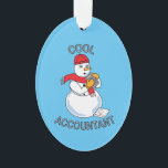 Ornamento Cerâmico do legal Contador Snowman<br><div class="desc">Legal texto de contador com um boneco de neve com uma calculadora e uma folha de reembolso de impostos aos seus pés é um design de presente engraçado para contadores públicos certificados e alunos de contabilidade.</div>