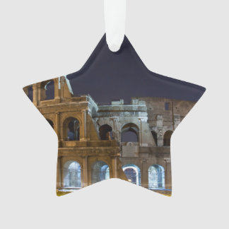 Ornamento Colosseum romano na noite