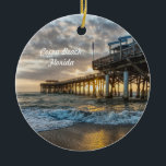 Ornamento De Cerâmica 1rua Sunrise 2017 Cocoa Beach<br><div class="desc">Um Enfeites de natal com uma foto do primeiro nascer do sol de 2017. Fui abençoado por vê-lo e capturá-lo na praia de Cacau, na Flórida. Procurando mais impressões ou produtos? Sinta-se livre para visitar minha loja: http://www.zazzle.com/timelessmomentsphtgy Esta foto foi tirada por Jennifer White com Fotografia Moments Eterno. Todas as...</div>