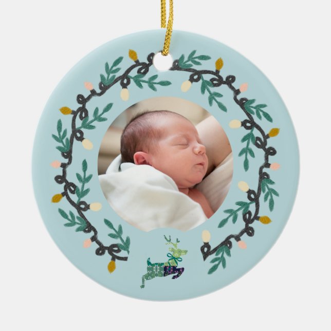 Ornamento De Cerâmica 1st Christmas Deer with Wreath Teal Customize (Frente)