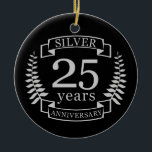 Ornamento De Cerâmica 25 anos de casamento de prata<br><div class="desc">Uma design para celebrar 25 anos de casamento. Este design tem um design prateado (cinza) de louros em fundo preto. Prata é o presente tradicional para esta ocasião. O texto refere-se a Silver 25 anos de aniversário. Uma design romântica para comemorar seu 25 ano de casamento. Se você quiser alguma...</div>