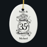 Ornamento De Cerâmica 35º Aniversário do Casamento Flores a preto e bran<br><div class="desc">Um romântico design de rosas brancas e pretas para um marido e esposa que estão comemorando seu aniversário de casamento 30. Um design para um casal que se casou há 30 anos.</div>