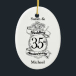 Ornamento De Cerâmica 35º Aniversário do Casamento Flores a preto e bran<br><div class="desc">Um romântico design de rosas brancas e pretas para um marido e esposa que estão comemorando seu aniversário de casamento 30. Um design para um casal que se casou há 30 anos.</div>